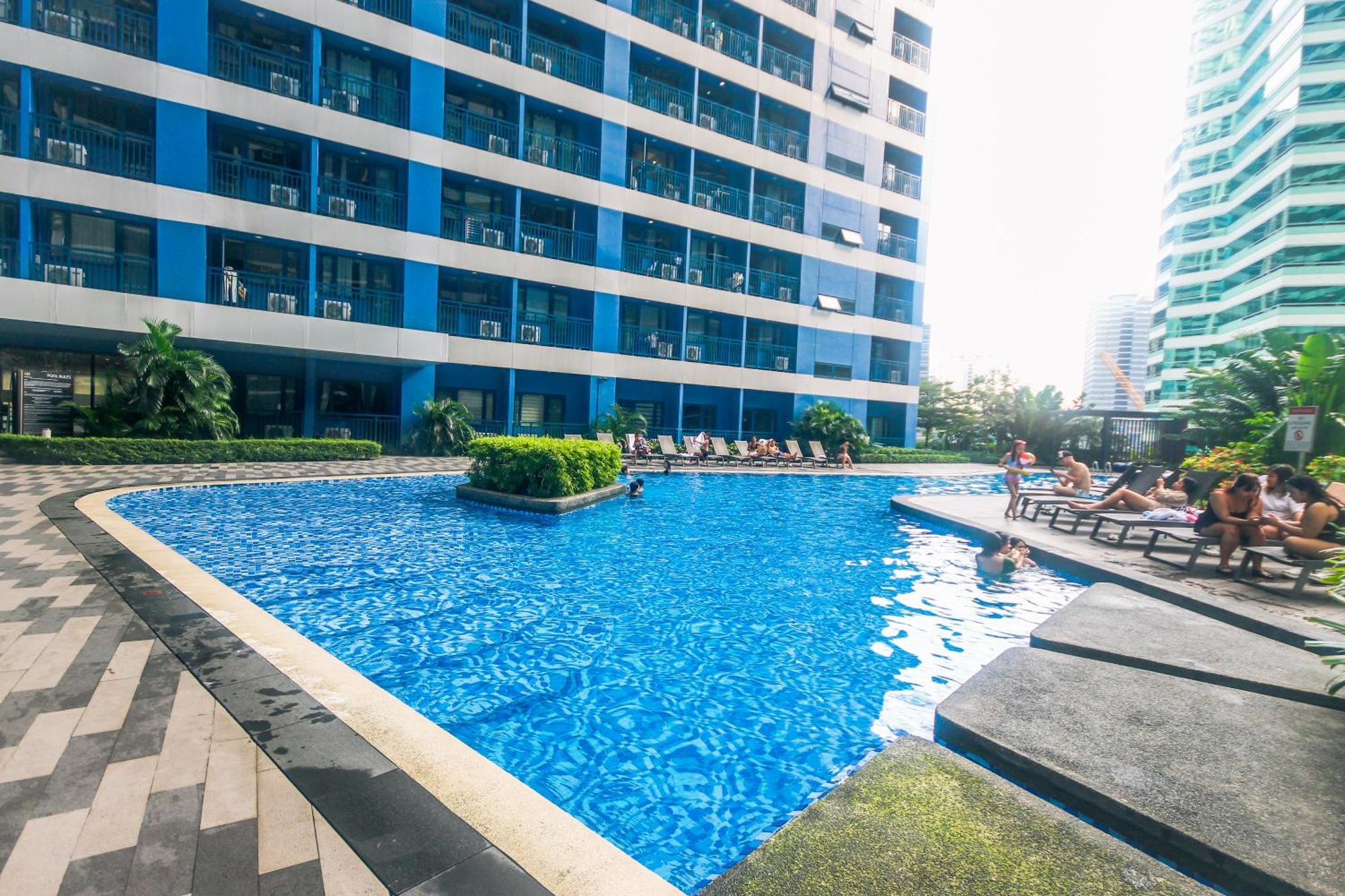 Eccentric Escape Stylish Makati Urban Swim Gym 4034 Apartment