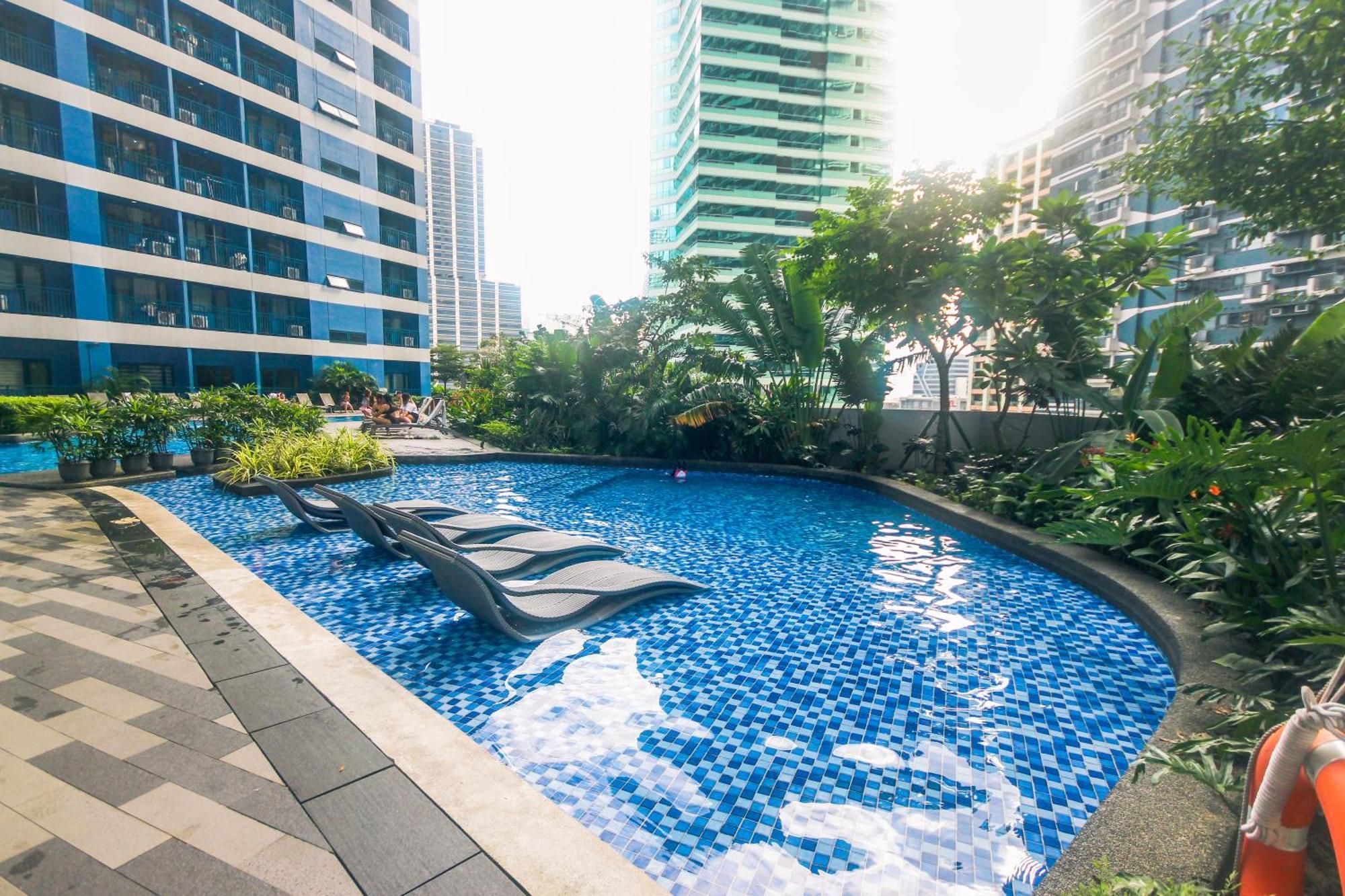 Eccentric Escape Stylish Makati Urban Swim Gym 4034 * Manila