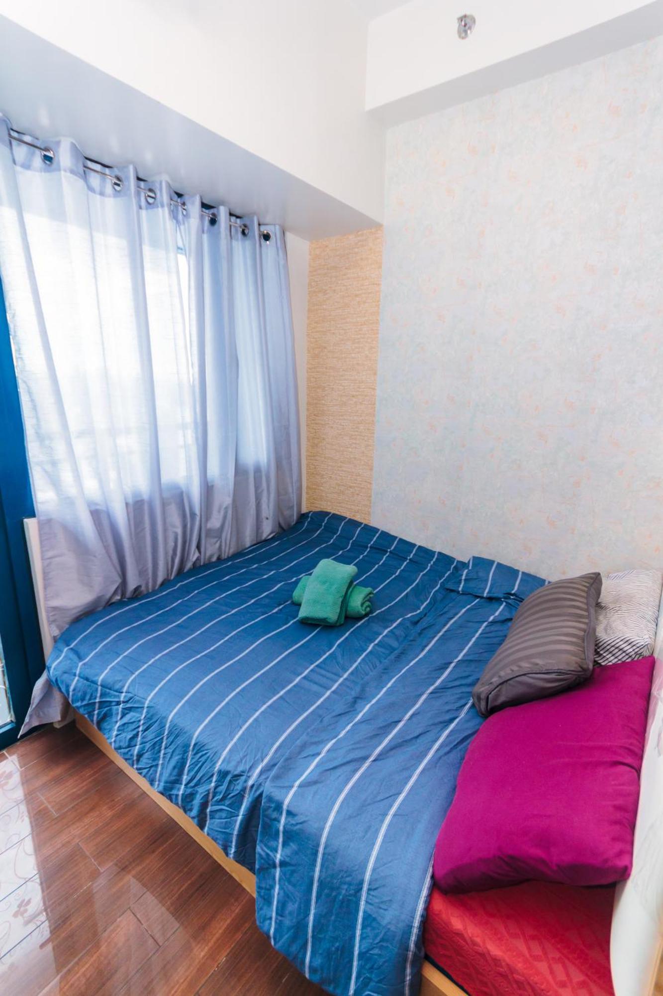 Eccentric Escape Stylish Makati Urban Swim Gym 4034 Apartment